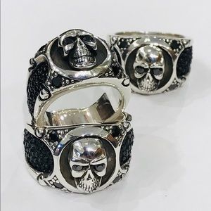 Sterling silver skull ring